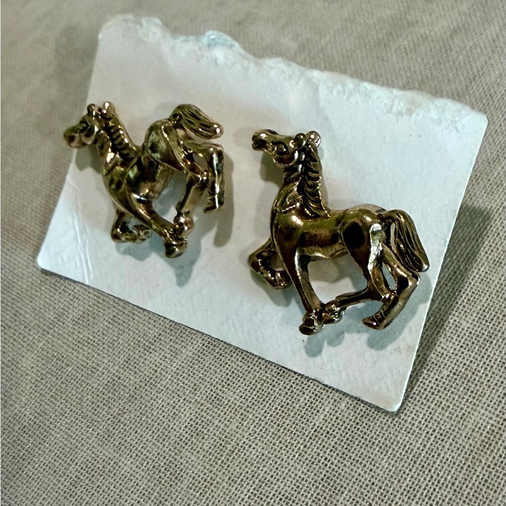 Vintage Gold Tone Horse Stud Earrings - Picture 5 of 7